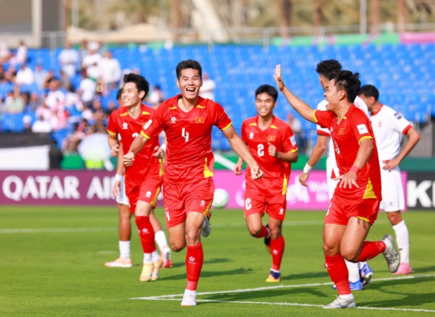 D&ugrave; c&oacute; chiều cao trung b&igrave;nh khi&ecirc;m tốn, U23 Việt Nam vẫn đ&aacute;nh bại U23 Jordan. Ảnh: VFF