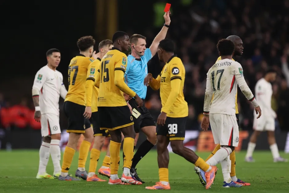 Liam Delap bị truất quyền thi đấu trong trận gặp Wolves tại Carabao Cup hồi th&aacute;ng 10.