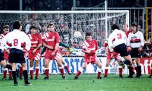 Genoa g&acirc;y ấn tượng khi quật ng&atilde; Liverpool ở UEFA Cup 1992.