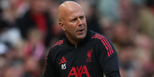 Áp lực đang đè nặng lên HLV Slot sau thành công ngay mùa giải đầu tiên ở Anfield.