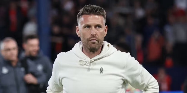 Edwards cần phép màu để giữ ghế nóng ở Wolves.