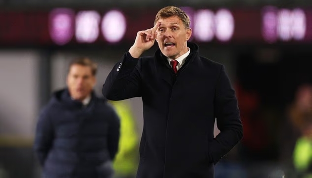 Darren Fletcher nỗ lực l&agrave;m tốt c&ocirc;ng việc trong giai đoạn tạm quyền.