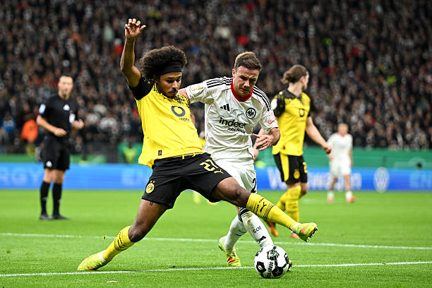 Ảnh bài viết Soi trận Frankfurt vs Dortmund: Phả hơi nóng vào Bayern