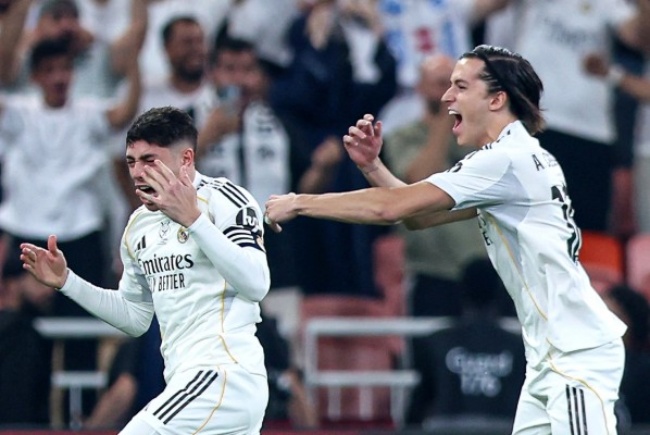 Valverde lập siêu phẩm cho Real.