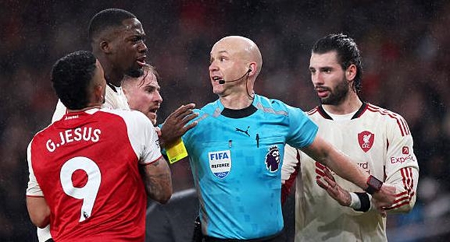 Trận đấu giữa Arsenal và Liverpool kết thúc với tỷ số hòa 0-0.