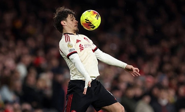 Hậu vệ người Hungary c&oacute; trận đấu hay nhất trong m&agrave;u &aacute;o Liverpool