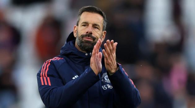 Ảnh bài viết Van Nistelrooy nắm lợi thế vượt Solskjaer vụ ghế nóng MU