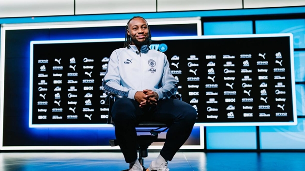 Antoine Semenyo chuyển sang kho&aacute;c &aacute;o Manchester City.