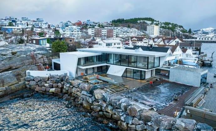 Ngôi nhà ven hồ tuyệt đẹp của Solskjaer tại Kristiansund.