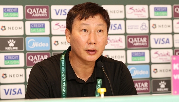 HLV Kim Sang-sik tự tin, nhưng nh&igrave;n nhận thực tế v&agrave;o tiềm lực của U23 Việt Nam.