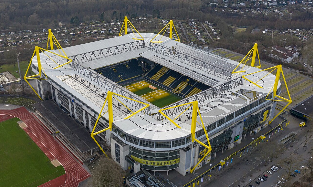 Signal Iduna Park l&agrave; s&acirc;n vận động lớn nhất ở Đức.
