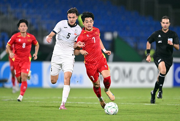 Ảnh bài viết Hai sao U23 Việt Nam được giữ lại sân để thử doping