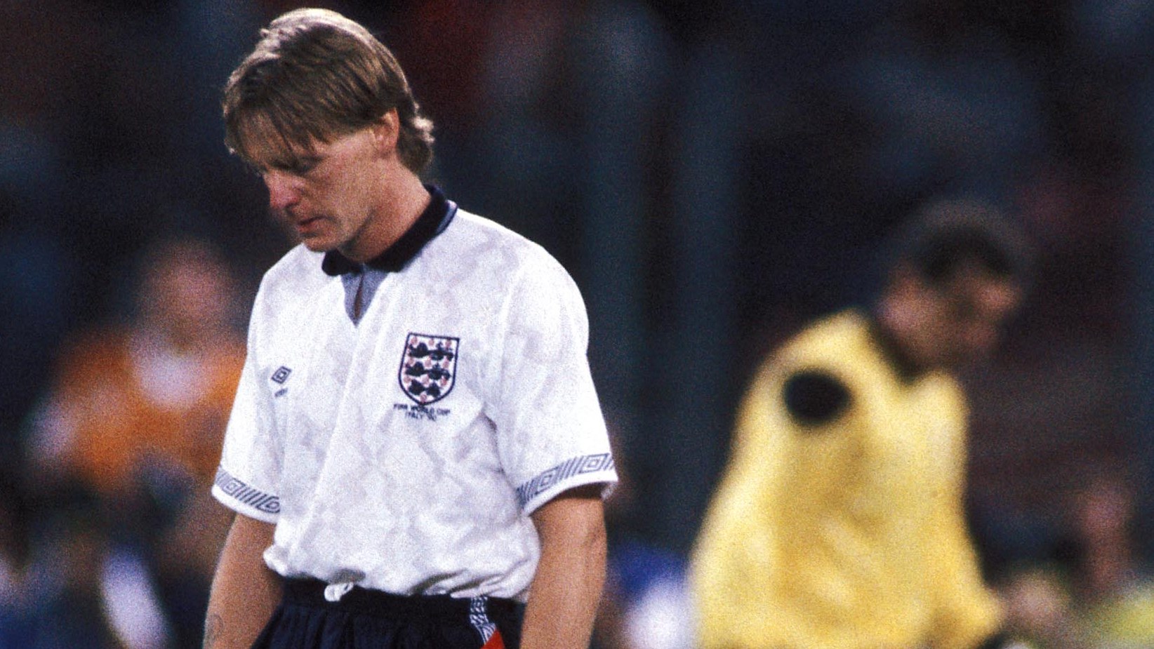 Ông từng bị dày vò bởi cú sút penalty hỏng ăn tại bán kết World Cup 1990 trước Đức