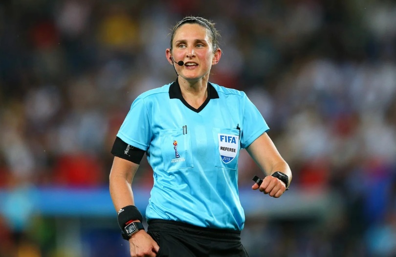 Nữ trọng tài Kate Jacewicz sẽ điều khiển phòng VAR trận đấu sắp tới của U23 Việt Nam.