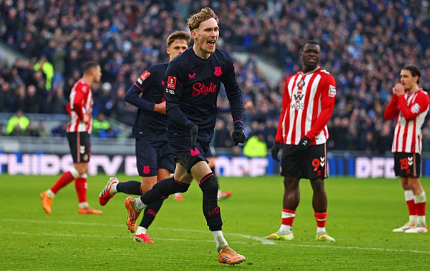 Garner quân bình tỷ số cho Everton.