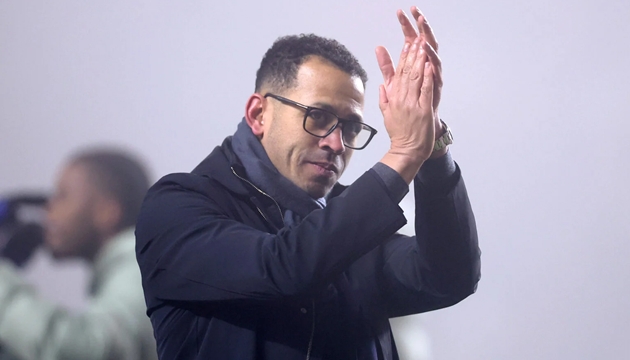 HLV Liam Rosenior c&oacute; m&agrave;n ra mắt ấn tượng.