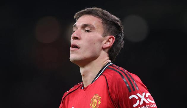 Ugarte chưa đáp ứng được kỳ vọng ở MU.