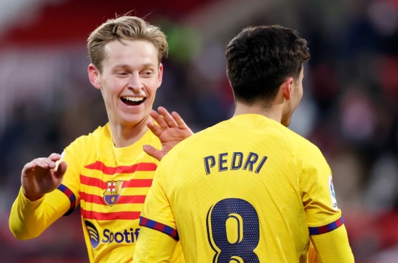 Sự kết hợp giữa De Jong và Pedri mang đến khả năng kiểm soát cho tuyến giữa Barca.