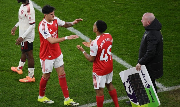 Arteta không rõ vấn đề chấn thương của Hincapie