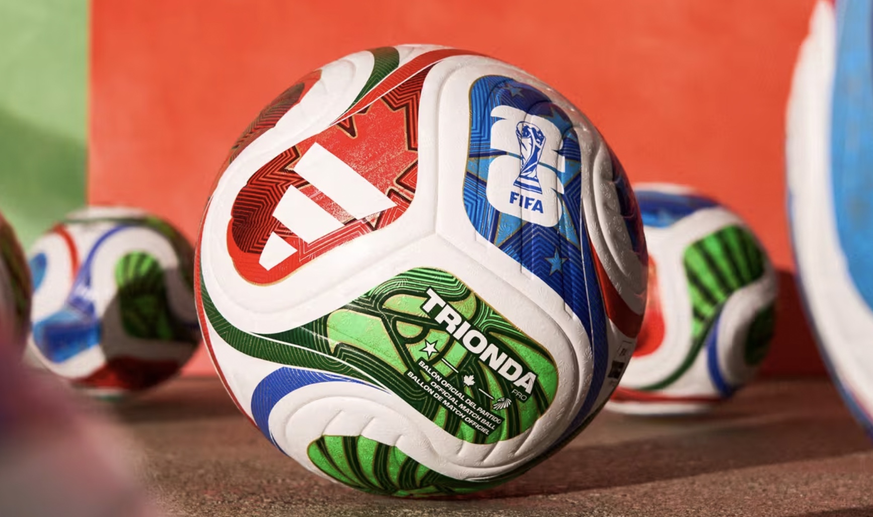 Cận cảnh tr&aacute;i b&oacute;ng