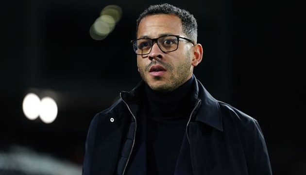 Liam Rosenior mang l&agrave;n gi&oacute; tươi mới đến Chelsea