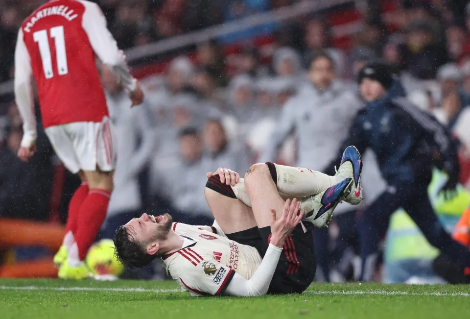 Ảnh bài viết Bradley nghỉ hết mùa, Liverpool khủng hoảng cánh phải