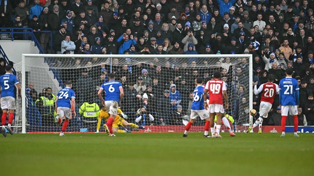 Madueke đ&atilde; đ&aacute; hỏng phạt đền.