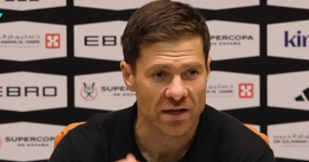 HLV Alonso bảo vệ học tr&ograve; sau trận thua Barca.