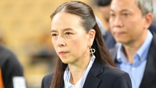 Chủ tịch Madam Pang động vi&ecirc;n tinh thần U23 Th&aacute;i Lan.