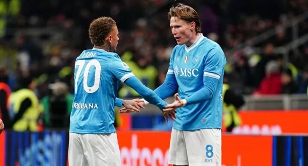 McTominay ch&oacute;i s&aacute;ng gi&uacute;p Napoli gi&agrave;nh 1 điểm trước Inter