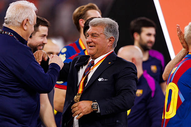 Ảnh bài viết Hạ Real Madrid nghẹt thở, Chủ tịch Laporta ca ngợi "kiến trúc sư" Hansi Flick