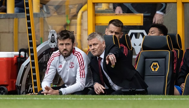 Michael Carrick v&agrave; Ole Gunnar Solskjaer từng s&aacute;t c&aacute;nh b&ecirc;n nhau giai đoạn HLV người Na Uy dẫn dắt Quỷ đỏ.