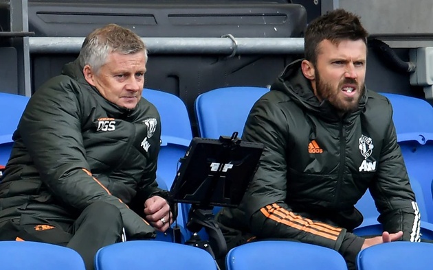 Carrick c&oacute; thể vượt Ole để trở th&agrave;nh HLV tạm quyền của Man Utd