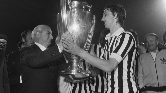 Johan Cruyff v&ocirc; địch Champions League c&ugrave;ng Ajax