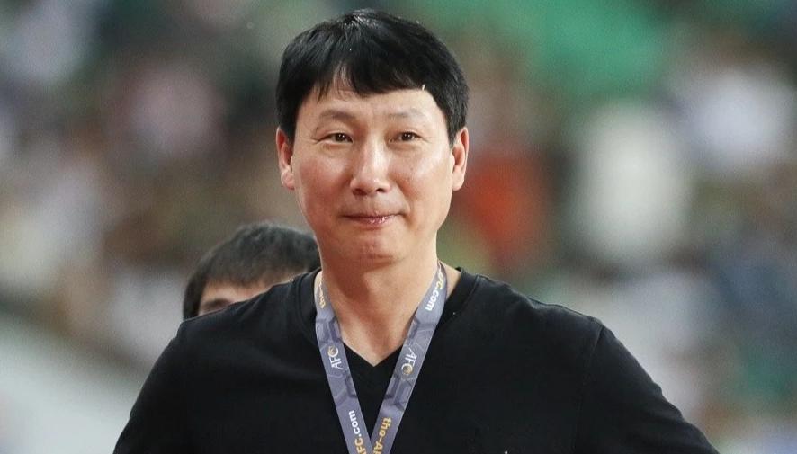 Huấn luyện vi&ecirc;n Kim Sang-sik đưa ra những thay đổi kịp thời.