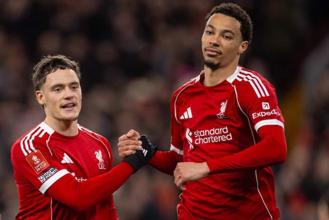 Bộ đ&ocirc;i Wirtz - Ekitike tỏa s&aacute;ng.