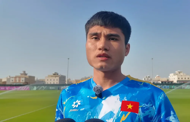 Phi Ho&agrave;ng kh&ocirc;ng ra s&acirc;n trong trận thắng U23 Saudi Arabia vừa qua. Ảnh: Soha