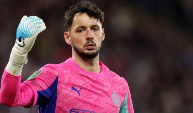 James Trafford sẽ bắt ch&iacute;nh trước Newcastle.