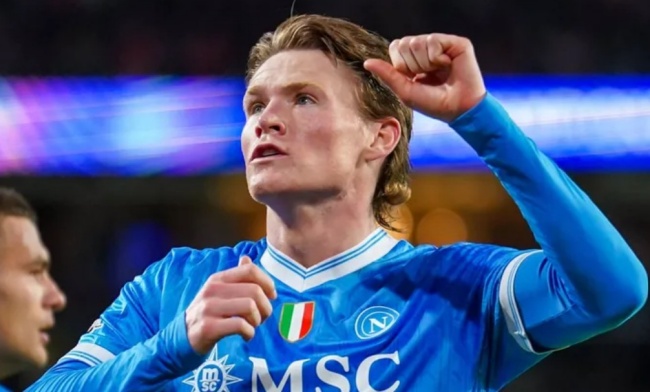 McTominay l&agrave; trụ cột của Napoli.