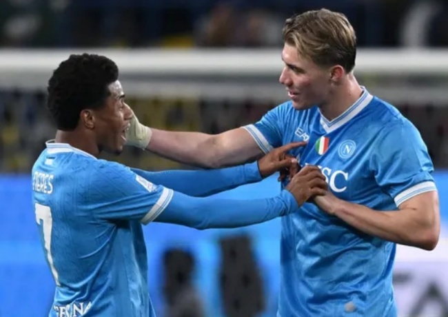 Neres sẵn s&agrave;ng t&aacute;i xuất s&acirc;n cỏ.