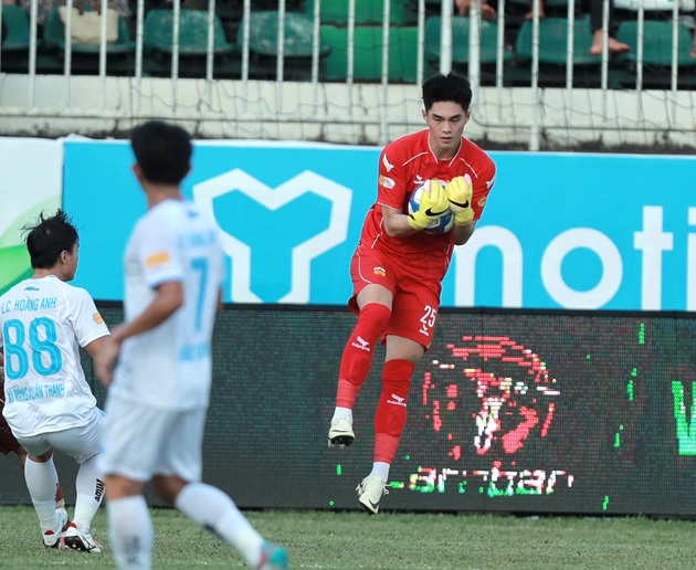 Trần Trung Ki&ecirc;n đ&atilde; nhận được sự đ&agrave;o tạo b&agrave;i bản ở CLB.