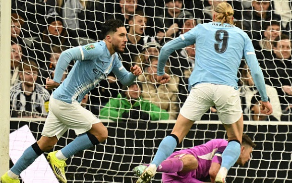 Cherki ghi b&agrave;n nh&acirc;n đ&ocirc;i c&aacute;ch biệt.