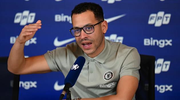 Liam Rosenior đ&aacute;nh gi&aacute; cao Arsenal.