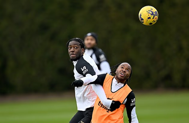 Sterling v&agrave; Disasi kh&ocirc;ng c&oacute; nhiều cơ hội ở Chelsea dưới thời Maresca.