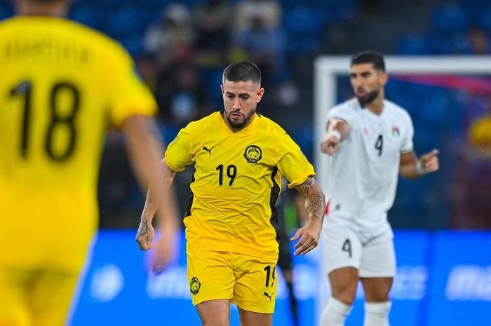 Rodrigo Holgado c&acirc;n nhắc giải nghệ sau &aacute;n phạt từ FIFA.