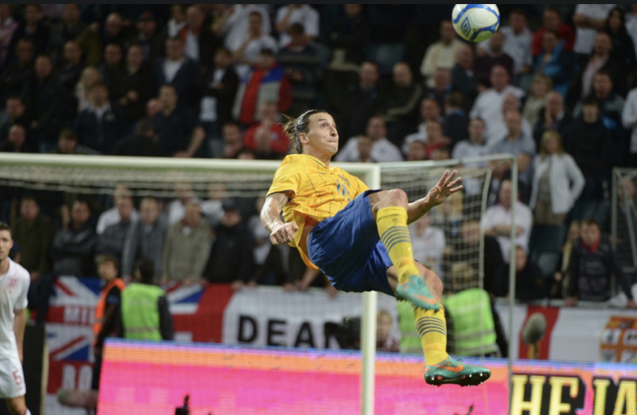 Ảnh bài viết Zlatan Ibrahimovic và cú ngả người bẻ gãy mọi định luật