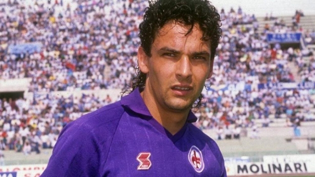 Việc b&aacute;n Roberto Baggio g&acirc;y bạo động ở Fiorentina.