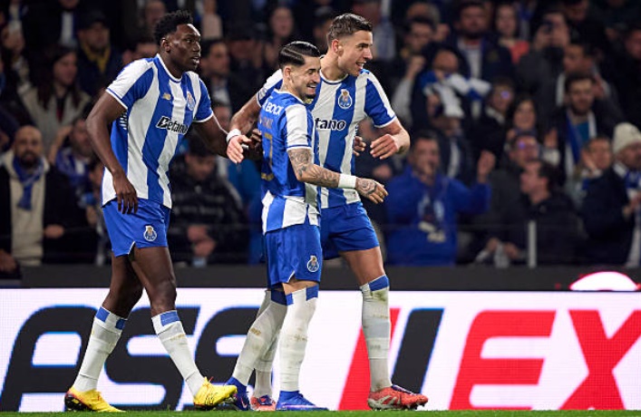 Porto gi&agrave;nh thắng lợi s&iacute;t sao trước Benfica.