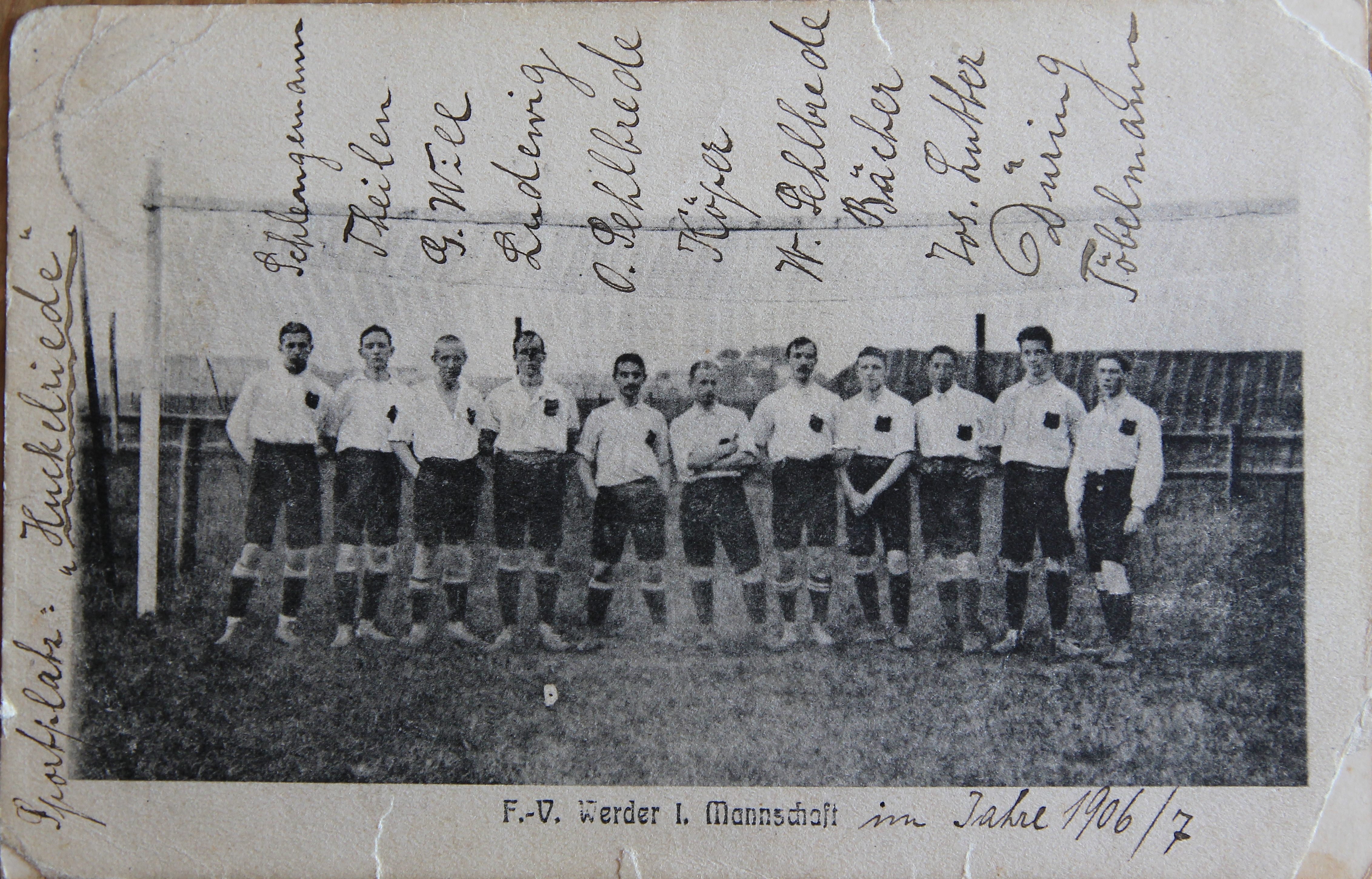 C&aacute;c cầu thủ của đội một c&acirc;u lạc bộ b&oacute;ng đ&aacute; Werder Bremen thời bấy giờ trong m&ugrave;a giải 1906/1907. V&agrave;o thời điểm đ&oacute;, c&aacute;c cầu thủ của c&acirc;u lạc bộ thể thao Werder Bremen ng&agrave;y nay vẫn đang tập luyện v&agrave; thi đấu tại Huckelriede. (Frank Thomas Koch/Werner Denkena)