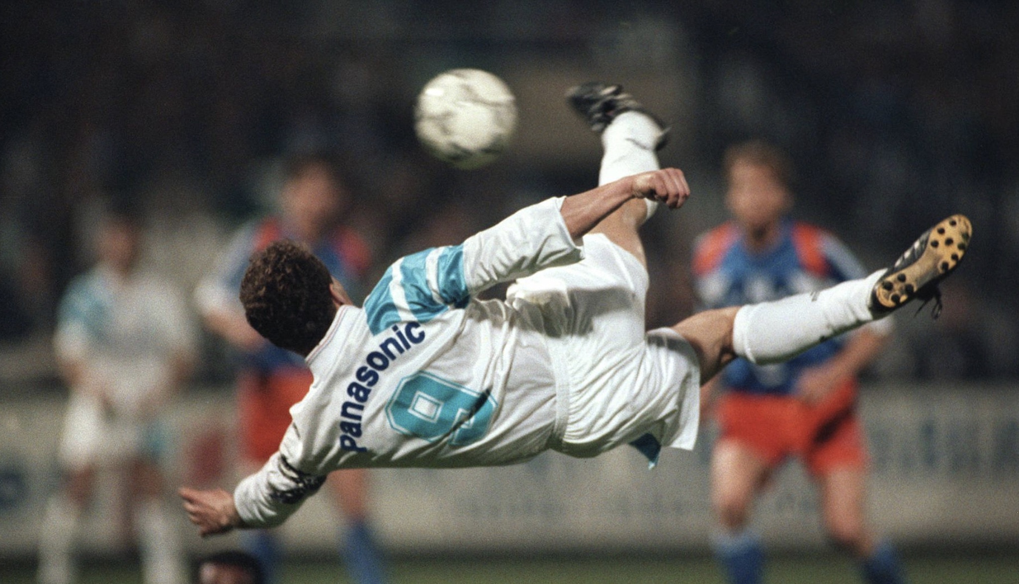 Huyền thoại người Ph&aacute;p sở hữu những pha volley ngoạn mục